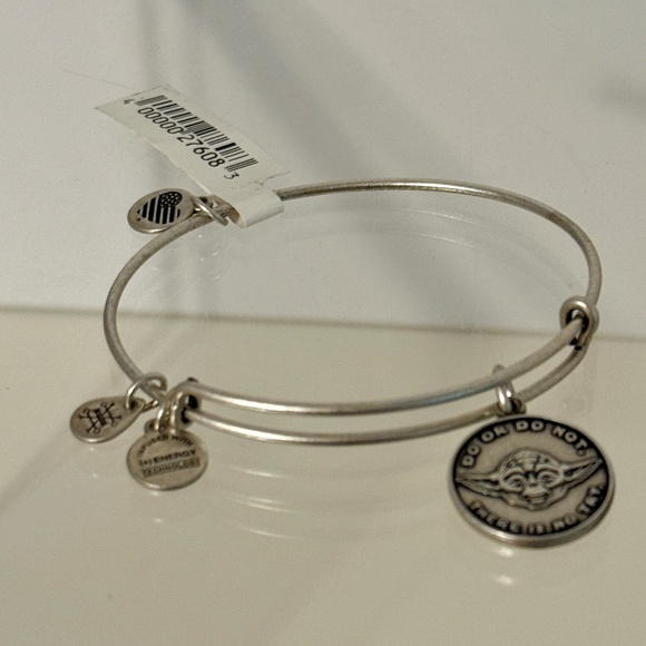 NWT Alex and Ani Star Wars Yoda Bracelet - Picture 1 of 5